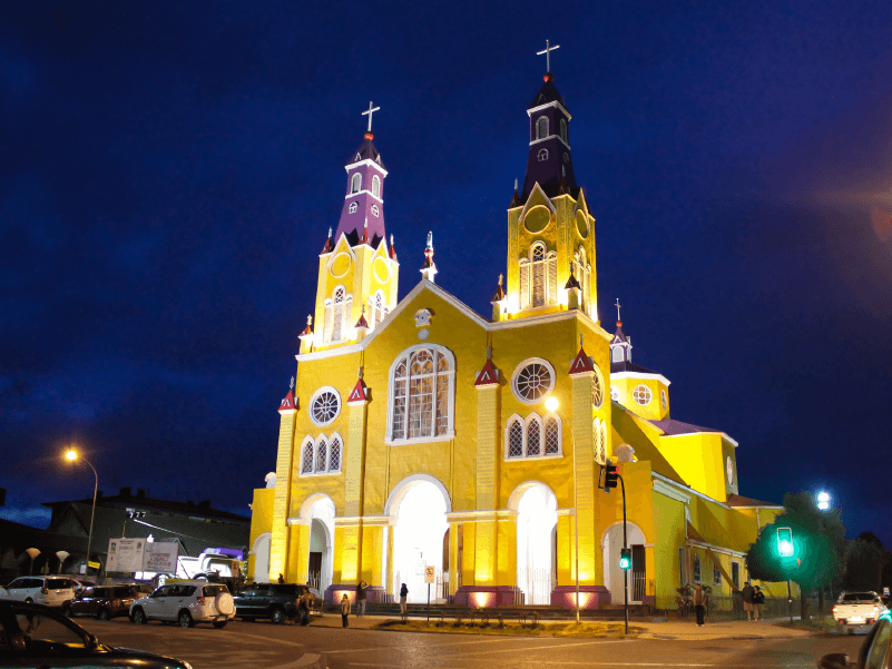 Ciudad de CastroAprox. a 60 minutos en automóvil.